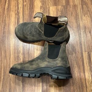 Blundstone 2239 Women’s lug sole Chelsea boot rustic brown